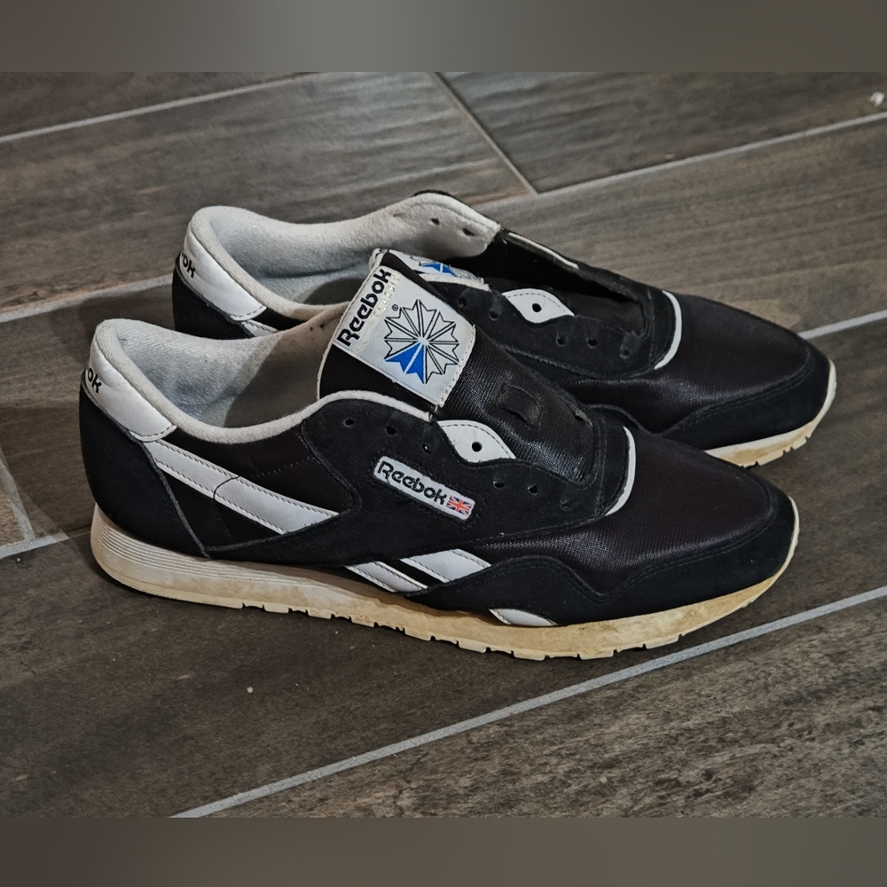 Women's black / white Reebok athletic shoes size 11 (42.5)